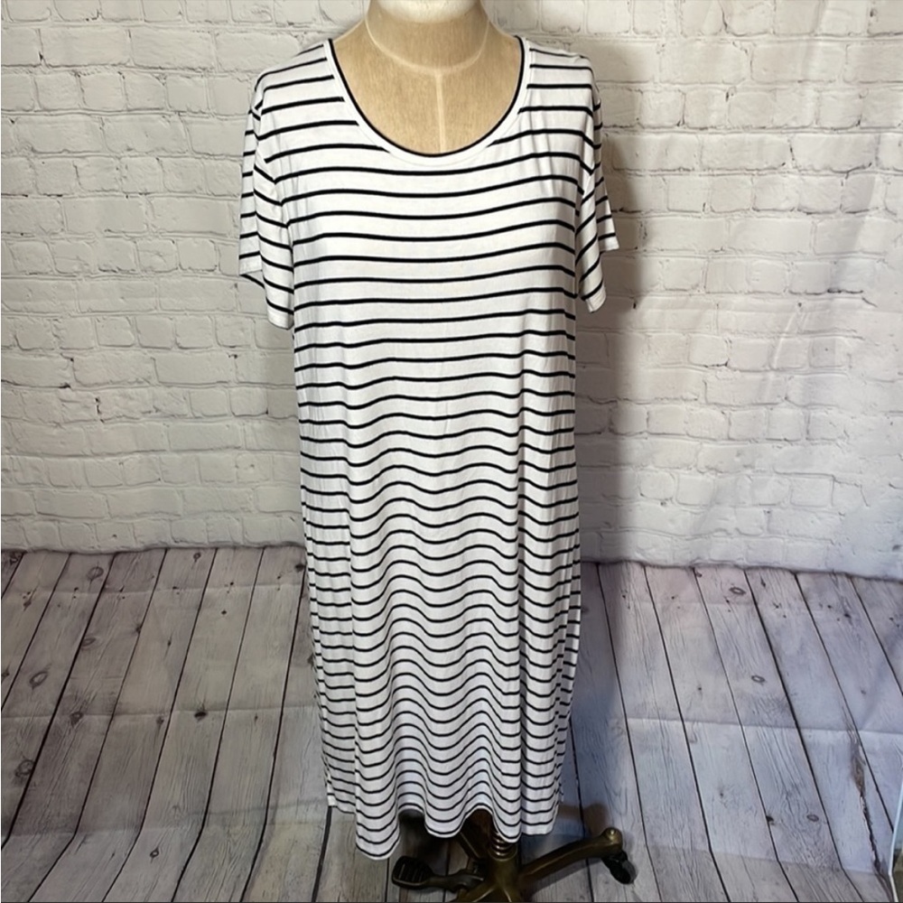 Liz Lange Maternity stripe T-shirt dress